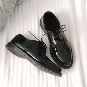 Dr. Martens Tanner pointed toe patent oxfords